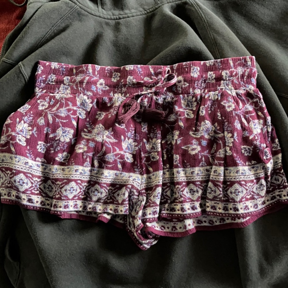 Large forever 21 flowy shorts